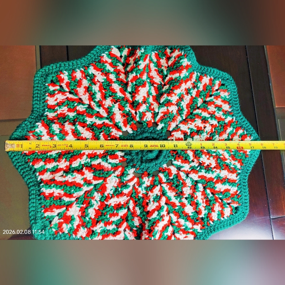 Festive Green & Red Hand Crocheted Christmas Doily, Vintage Festive Table Decor - Picture 4 of 10